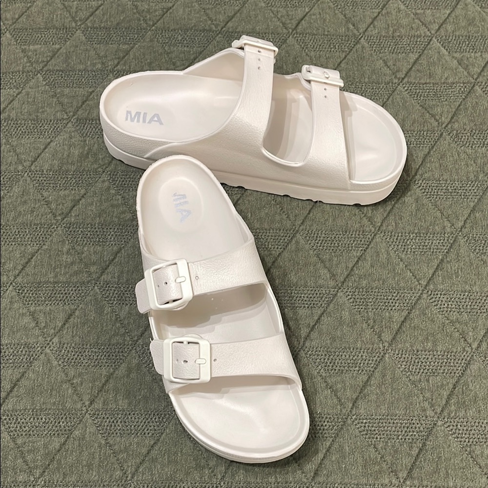 MIA Cream Double Buckle Sandals size 7